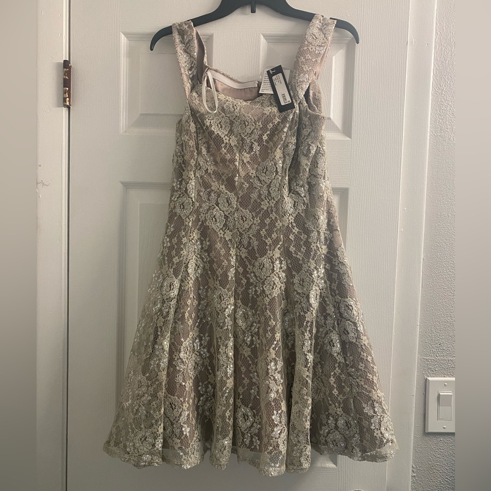 Elegant Lace Mini Dress in Cream and Tan